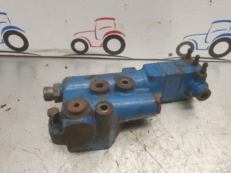 Ford New Holland 6640, Ts110 40, Ts Trailer Brake Valve Distributor 81874969 - Bremsteile: das Bild 3 Ford New Holland 6640, Ts110 40, Ts Trailer Brake Valve Distributor 81874969 - Bremsteile: das Bild 3