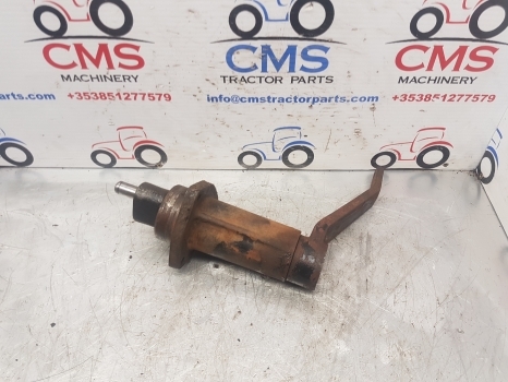 International Case 885 Parking Hand Brake Control Pivot Shaft 94329c93, 94328c3 - Bremsteile für Traktor: das Bild 3 International Case 885 Parking Hand Brake Control Pivot Shaft 94329c93, 94328c3 - Bremsteile für Traktor: das Bild 3