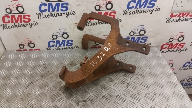 John Deere 3200, 3400 Telehandler Exhaust Muffler, Silencer Bracket Az57460 - Schalldämpfer für Teleskoplader: das Bild 2 John Deere 3200, 3400 Telehandler Exhaust Muffler, Silencer Bracket Az57460 - Schalldämpfer für Teleskoplader: das Bild 2