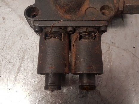 Massey Ferguson 5455 Hydraulic Pressure Valve Body 3794879m3 - Hydraulik ventil für Traktor: das Bild 2 Massey Ferguson 5455 Hydraulic Pressure Valve Body 3794879m3 - Hydraulik ventil für Traktor: das Bild 2