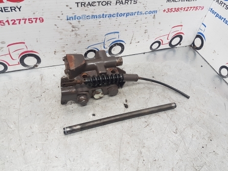 Massey Ferguson 690, 698, 699 Lift Cover Hydraulic Selector Valve - Hydraulik ventil für Traktor: das Bild 1 Massey Ferguson 690, 698, 699 Lift Cover Hydraulic Selector Valve - Hydraulik ventil für Traktor: das Bild 1