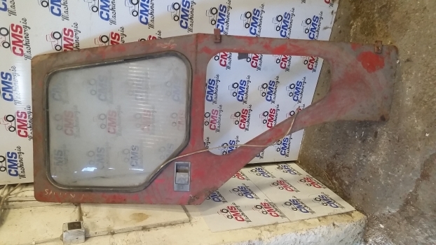 Massey Ferguson Cab Door Right - Tür und Teile für Traktor: das Bild 1 Massey Ferguson Cab Door Right - Tür und Teile für Traktor: das Bild 1