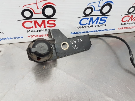 New Holland T5.95, T5 Trailer Socket And Bracket 47463656, 5102156, 84230588 - Elektrische Ausrüstung für Landmaschine: das Bild 1 New Holland T5.95, T5 Trailer Socket And Bracket 47463656, 5102156, 84230588 - Elektrische Ausrüstung für Landmaschine: das Bild 1