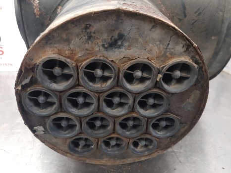 New Holland Tm 190, Tm175, Case Mxm 175, Mxm190 Air Cleaner Filter Box 82017424 - Luftfilter für Traktor: das Bild 3 New Holland Tm 190, Tm175, Case Mxm 175, Mxm190 Air Cleaner Filter Box 82017424 - Luftfilter für Traktor: das Bild 3