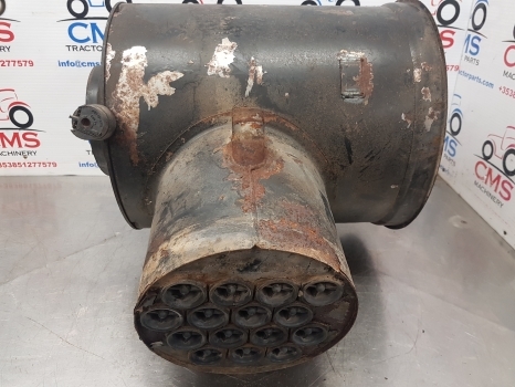 New Holland Tm 190, Tm175, Case Mxm 175, Mxm190 Air Cleaner Filter Box 82017424 - Luftfilter für Traktor: das Bild 2 New Holland Tm 190, Tm175, Case Mxm 175, Mxm190 Air Cleaner Filter Box 82017424 - Luftfilter für Traktor: das Bild 2