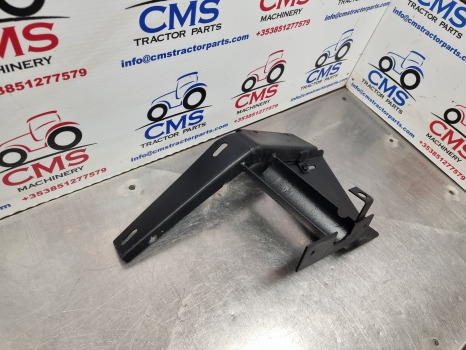New Holland Tm, Ts, Tl, 60, 40 Series, Mudguard Extension Support Rhs 82029985 - Kotflügel: das Bild 2 New Holland Tm, Ts, Tl, 60, 40 Series, Mudguard Extension Support Rhs 82029985 - Kotflügel: das Bild 2