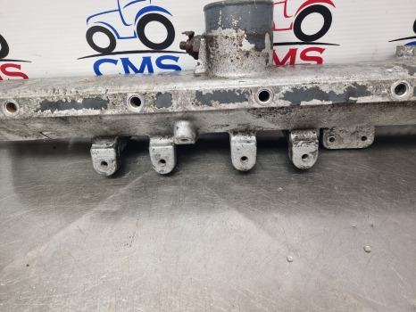 New Holland Tm135, Tm125, Case Mxm Engine Inlet Manifold 87801839, 87800492 - Luftansaugsystem: das Bild 5 New Holland Tm135, Tm125, Case Mxm Engine Inlet Manifold 87801839, 87800492 - Luftansaugsystem: das Bild 5