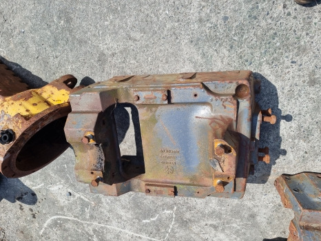 New Holland Ts110, Ts90, Ts Series, Front Axle Support 82014323, 82015000 - Vorderachse: das Bild 1 New Holland Ts110, Ts90, Ts Series, Front Axle Support 82014323, 82015000 - Vorderachse: das Bild 1