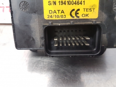 New Holland Ts115a Case Mxu100, 110 Worklamp Ecu 82022885, 47571856 - Steuergerät für Traktor: das Bild 4 New Holland Ts115a Case Mxu100, 110 Worklamp Ecu 82022885, 47571856 - Steuergerät für Traktor: das Bild 4