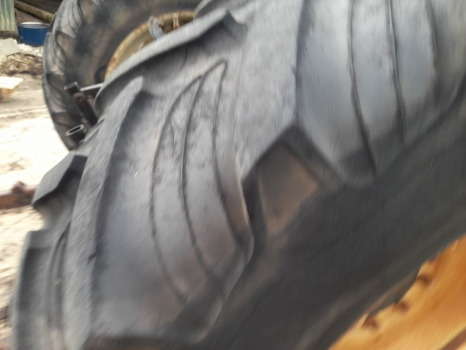 Valtra 6400 Rear Wheel And Tyre 16.9r38, W16x38 - Komplettrad: das Bild 3 Valtra 6400 Rear Wheel And Tyre 16.9r38, W16x38 - Komplettrad: das Bild 3