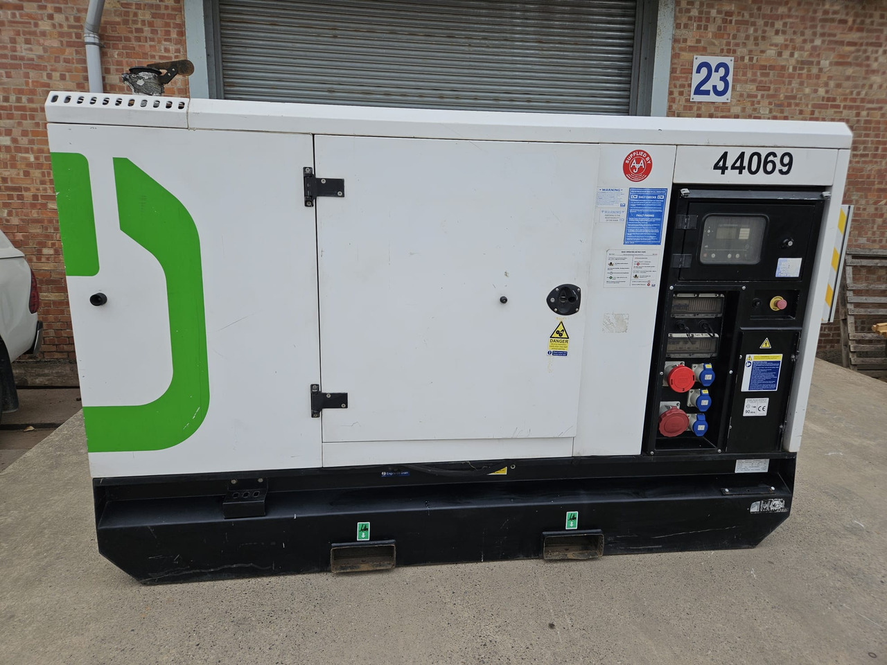 Stromgenerator HGI 100KVA PERKINS GENERATOR DIESEL SILENT RENTAL SPECIFICATION HGI 100KVA PERKINS GENERATOR DIESEL SILENT RENTAL SPECIFICATION: das Bild 8