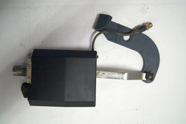 Jungheinrich 50462520 | Battery trolley lock for ETV from year 2006 including SW Battery trolley lock for ETV from year 2006 including SWITCH INDUCT. APPROXIMATION 50462522 - Rahmen/ Chassis für Flurförderzeug: das Bild 1 Jungheinrich 50462520 | Battery trolley lock for ETV from year 2006 including SW Battery trolley lock for ETV from year 2006 including SWITCH INDUCT. APPROXIMATION 50462522 - Rahmen/ Chassis für Flurförderzeug: das Bild 1