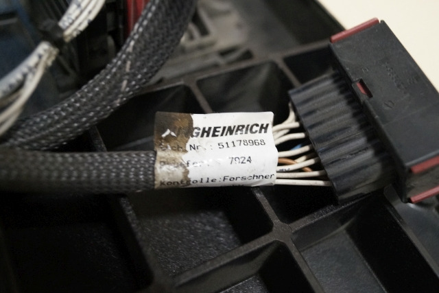 Jungheinrich 51189782 | Vloerplaat Floorplate ETV from Year 2011 Driving pedal 5 Vloerplaat Floorplate ETV from Year 2011 Driving pedal 51443197 Brake pedal 51198398 Kill switch 51188550 kabel 51178968 - Rahmen/ Chassis für Flurförderzeug: das Bild 3 Jungheinrich 51189782 | Vloerplaat Floorplate ETV from Year 2011 Driving pedal 5 Vloerplaat Floorplate ETV from Year 2011 Driving pedal 51443197 Brake pedal 51198398 Kill switch 51188550 kabel 51178968 - Rahmen/ Chassis für Flurförderzeug: das Bild 3
