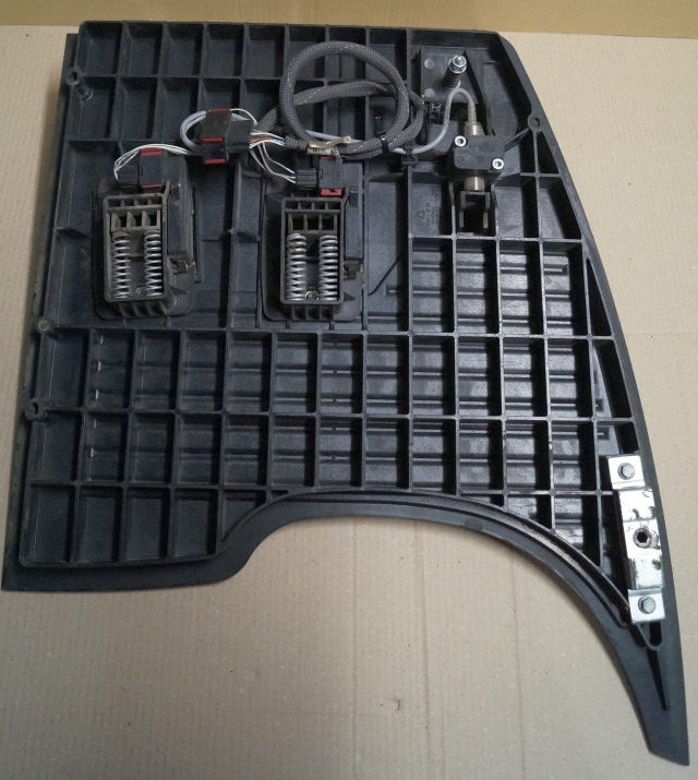 Jungheinrich 51189782 | Vloerplaat Floorplate ETV from Year 2011 Driving pedal 5 Vloerplaat Floorplate ETV from Year 2011 Driving pedal 51443197 Brake pedal 51198398 Kill switch 51188550 kabel 51178968 - Rahmen/ Chassis für Flurförderzeug: das Bild 2 Jungheinrich 51189782 | Vloerplaat Floorplate ETV from Year 2011 Driving pedal 5 Vloerplaat Floorplate ETV from Year 2011 Driving pedal 51443197 Brake pedal 51198398 Kill switch 51188550 kabel 51178968 - Rahmen/ Chassis für Flurförderzeug: das Bild 2
