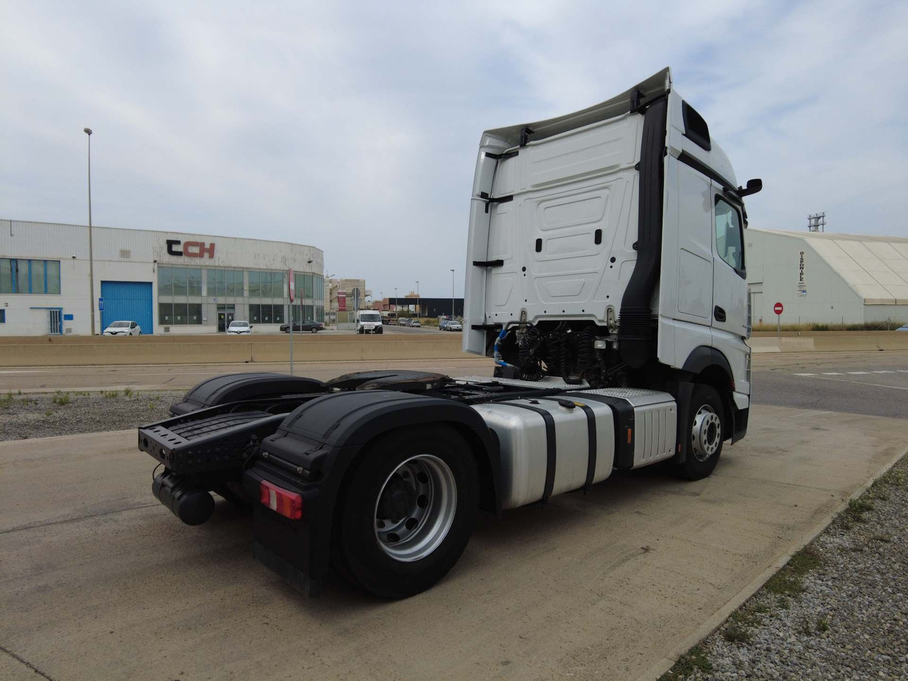 Mercedes-Benz Actros 5 1845 BigSpace, Max tanks - Sattelzugmaschine: das Bild 3 Mercedes-Benz Actros 5 1845 BigSpace, Max tanks - Sattelzugmaschine: das Bild 3