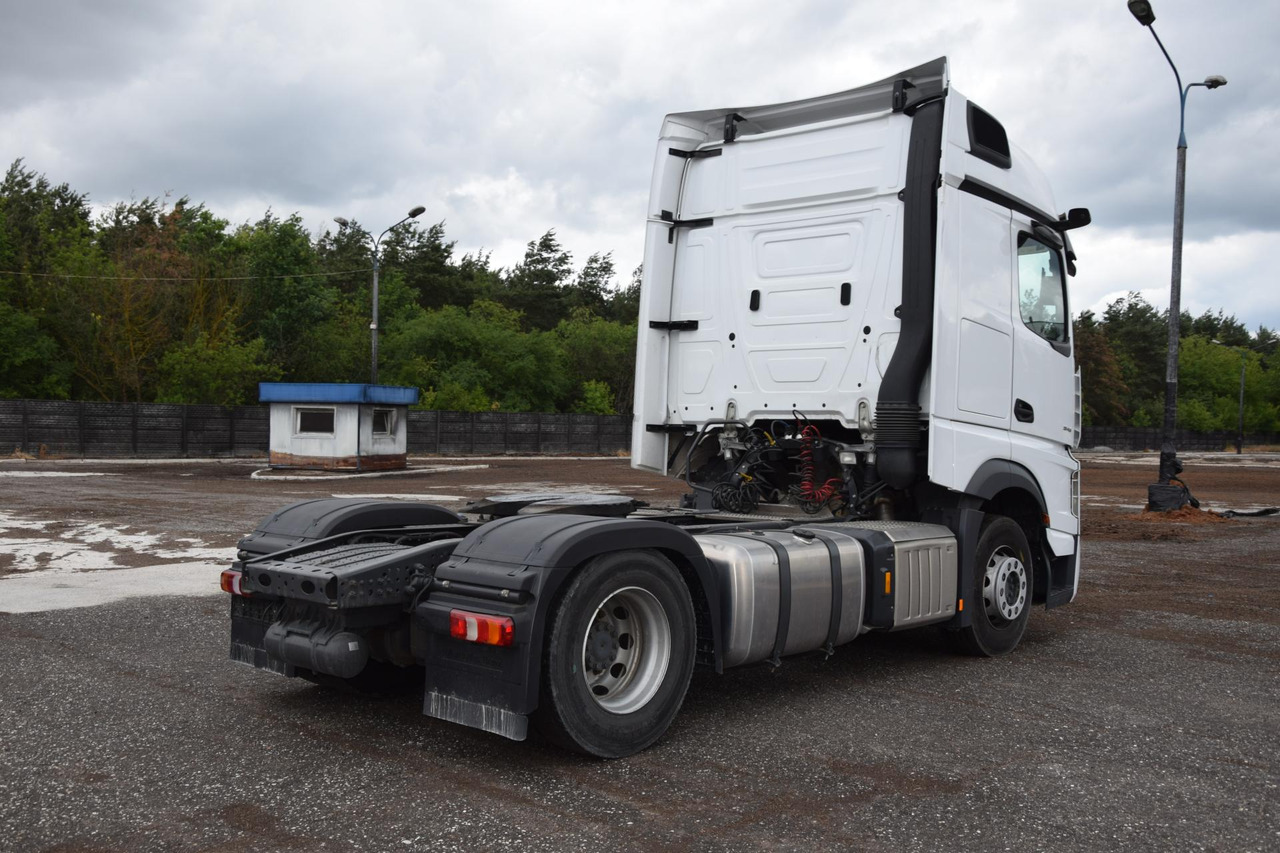 Mercedes-Benz Actros 5 1845 BigSpace Max tanks - Sattelzugmaschine: das Bild 4 Mercedes-Benz Actros 5 1845 BigSpace Max tanks - Sattelzugmaschine: das Bild 4