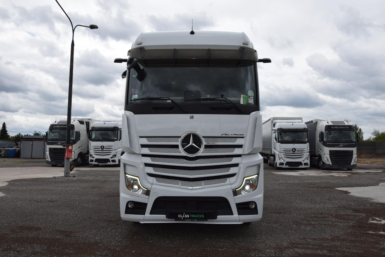 Mercedes-Benz Actros 5 1845 BigSpace Max tanks - Sattelzugmaschine: das Bild 2 Mercedes-Benz Actros 5 1845 BigSpace Max tanks - Sattelzugmaschine: das Bild 2