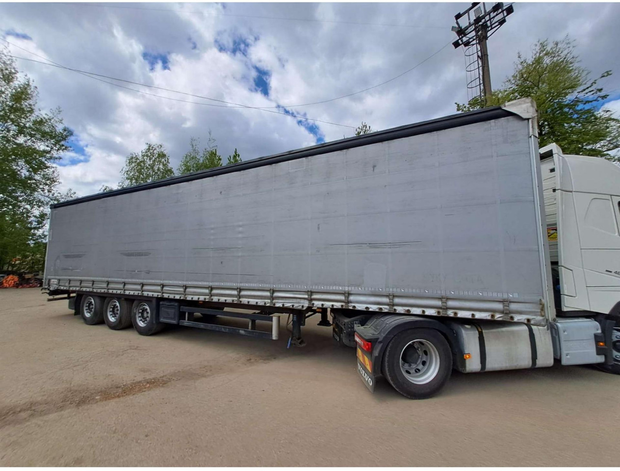 Schmitz Cargobull SCS24/L - Planenauflieger: das Bild 2 Schmitz Cargobull SCS24/L - Planenauflieger: das Bild 2