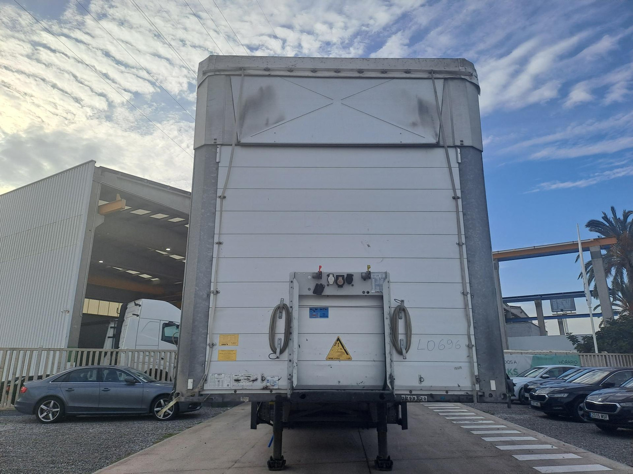 Schmitz Cargobull SCS24/L Varios - Planenauflieger: das Bild 2 Schmitz Cargobull SCS24/L Varios - Planenauflieger: das Bild 2