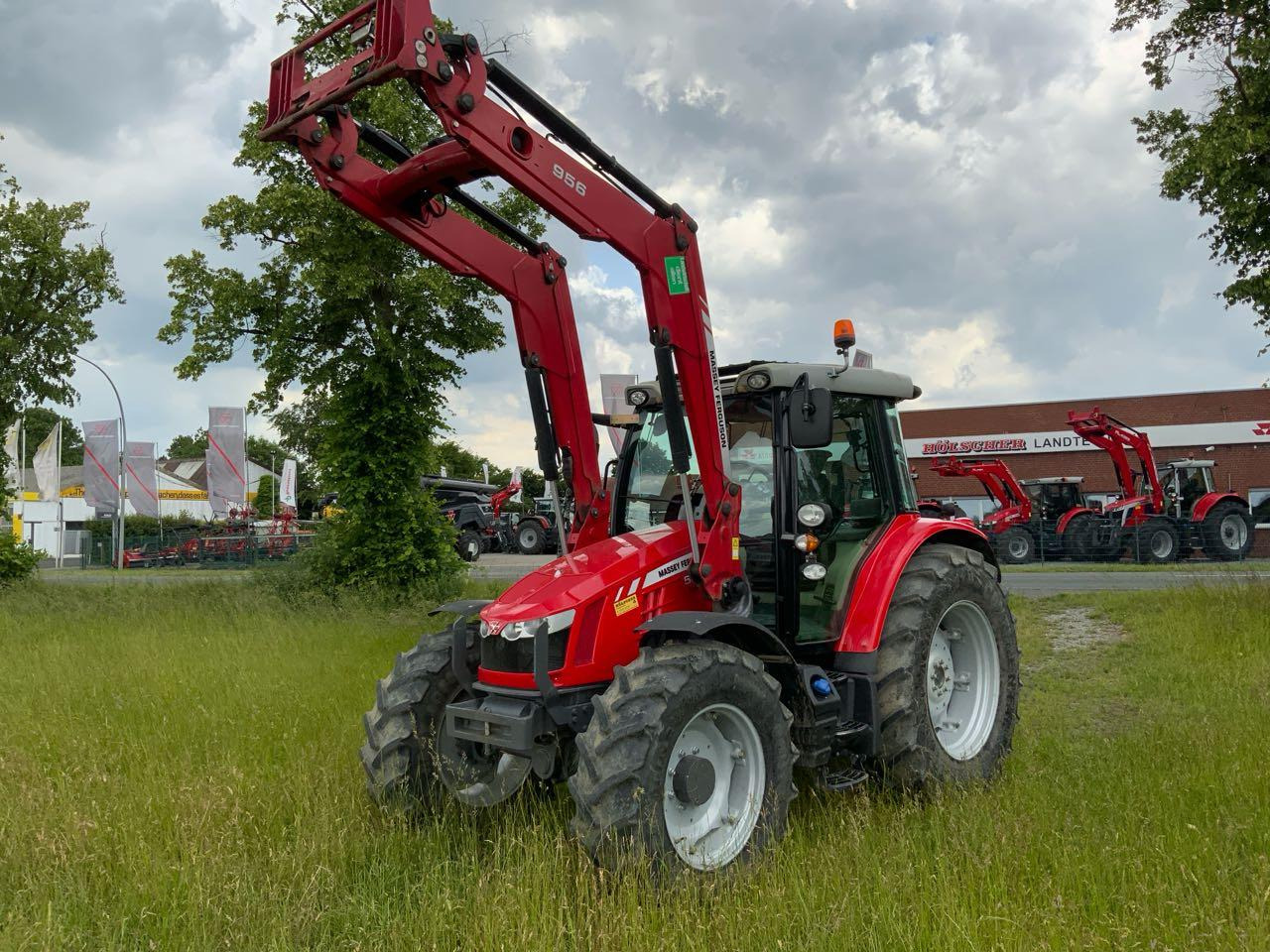 Massey Ferguson MF 5613 Dyna6 Efficient - Traktor: das Bild 1 Massey Ferguson MF 5613 Dyna6 Efficient - Traktor: das Bild 1