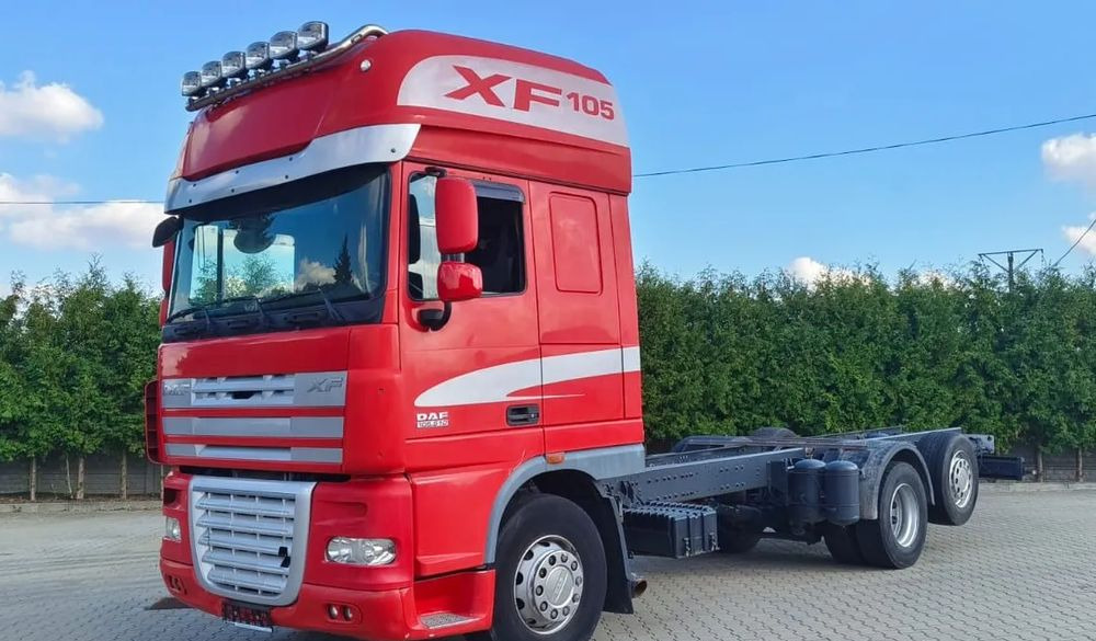 Fahrgestell LKW DAF XF510 pod zabudowę – 6x2/ skrętna podnoszona oś/ retarder: das Bild 1