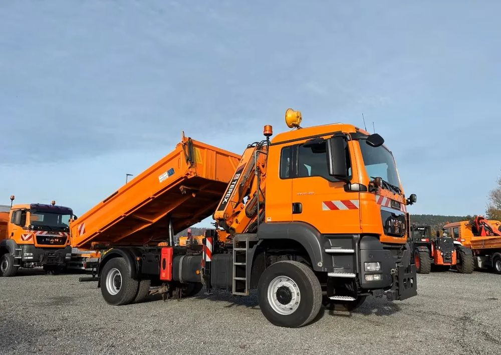 MAN TGS 18.320/ 4x4 / Euro4 /Wywrotka trójstronna Meiller +Kran Atlas TLC 82.2 +sterowanie radiowe – Przystosowany do pracy zimą — odśnieżanie, posypywanie, pług - Kipper: das Bild 3 MAN TGS 18.320/ 4x4 / Euro4 /Wywrotka trójstronna Meiller +Kran Atlas TLC 82.2 +sterowanie radiowe – Przystosowany do pracy zimą — odśnieżanie, posypywanie, pług - Kipper: das Bild 3