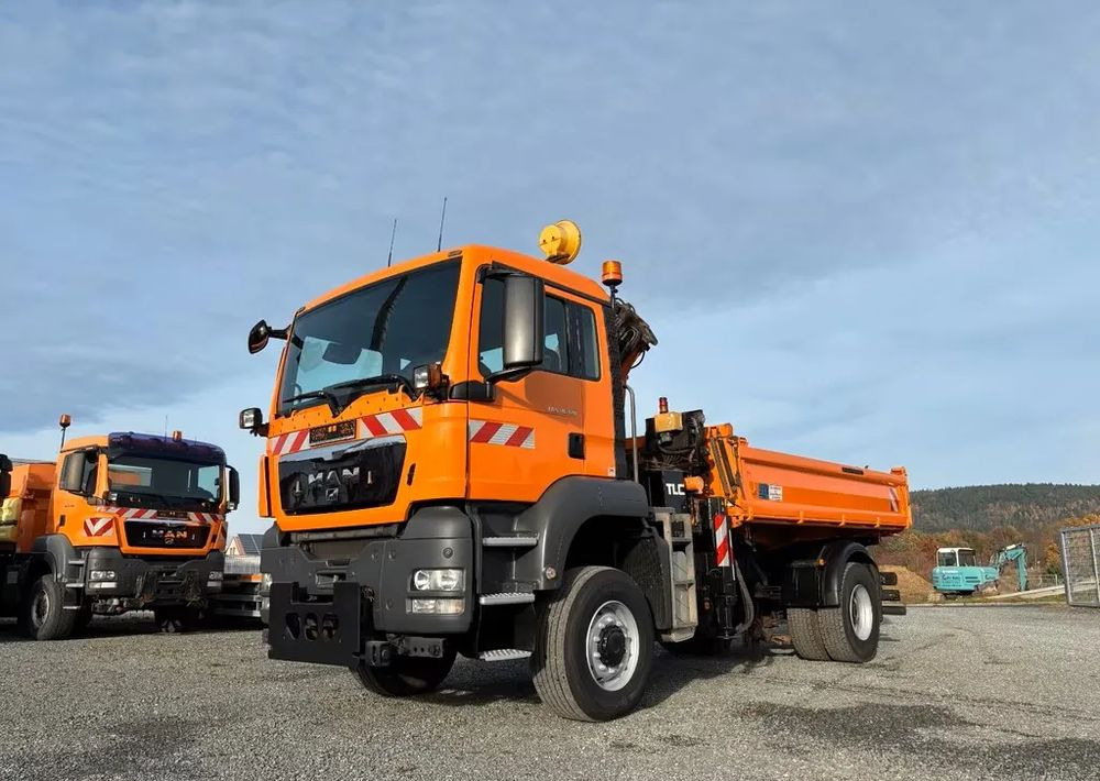 MAN TGS 18.320/ 4x4 / Euro4 /Wywrotka trójstronna Meiller +Kran Atlas TLC 82.2 +sterowanie radiowe – Przystosowany do pracy zimą — odśnieżanie, posypywanie, pług - Kipper: das Bild 5 MAN TGS 18.320/ 4x4 / Euro4 /Wywrotka trójstronna Meiller +Kran Atlas TLC 82.2 +sterowanie radiowe – Przystosowany do pracy zimą — odśnieżanie, posypywanie, pług - Kipper: das Bild 5