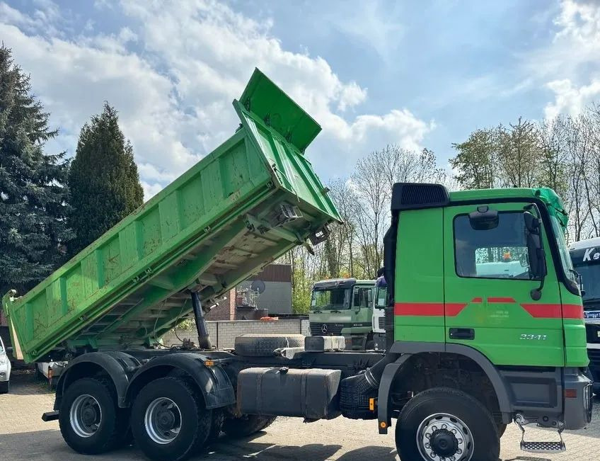Mercedes-Benz ACTROS MPII 3341/6X6/WYWROTKA TRÓJSTRONNA /KIPPER ALLRAD/ BORDMATIK/ EURO 3 - Kipper: das Bild 2 Mercedes-Benz ACTROS MPII 3341/6X6/WYWROTKA TRÓJSTRONNA /KIPPER ALLRAD/ BORDMATIK/ EURO 3 - Kipper: das Bild 2
