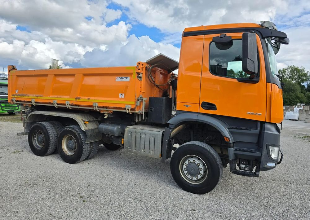Mercedes-Benz Arocs 3345 6x6 Allrad / Bordmatic – Wywrotka Dautel | 449 KM | - Kipper: das Bild 3 Mercedes-Benz Arocs 3345 6x6 Allrad / Bordmatic – Wywrotka Dautel | 449 KM | - Kipper: das Bild 3