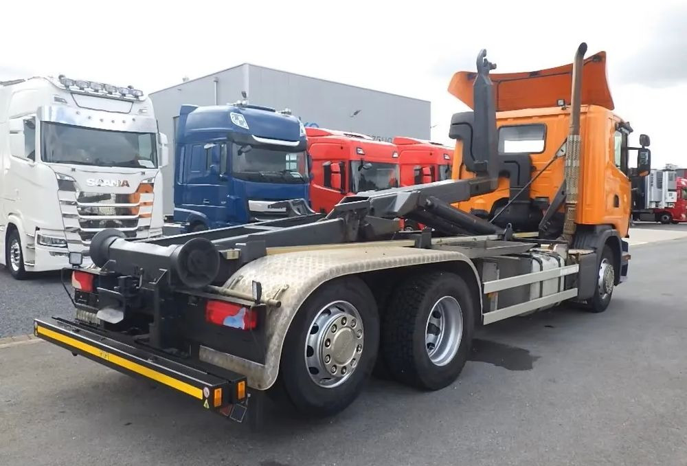 Scania G 450 — Hakowiec / Retarder / Pełna pneumatyka / Skrętna oś / Euro 6/ 6x2 - Abrollkipper: das Bild 4 Scania G 450 — Hakowiec / Retarder / Pełna pneumatyka / Skrętna oś / Euro 6/ 6x2 - Abrollkipper: das Bild 4
