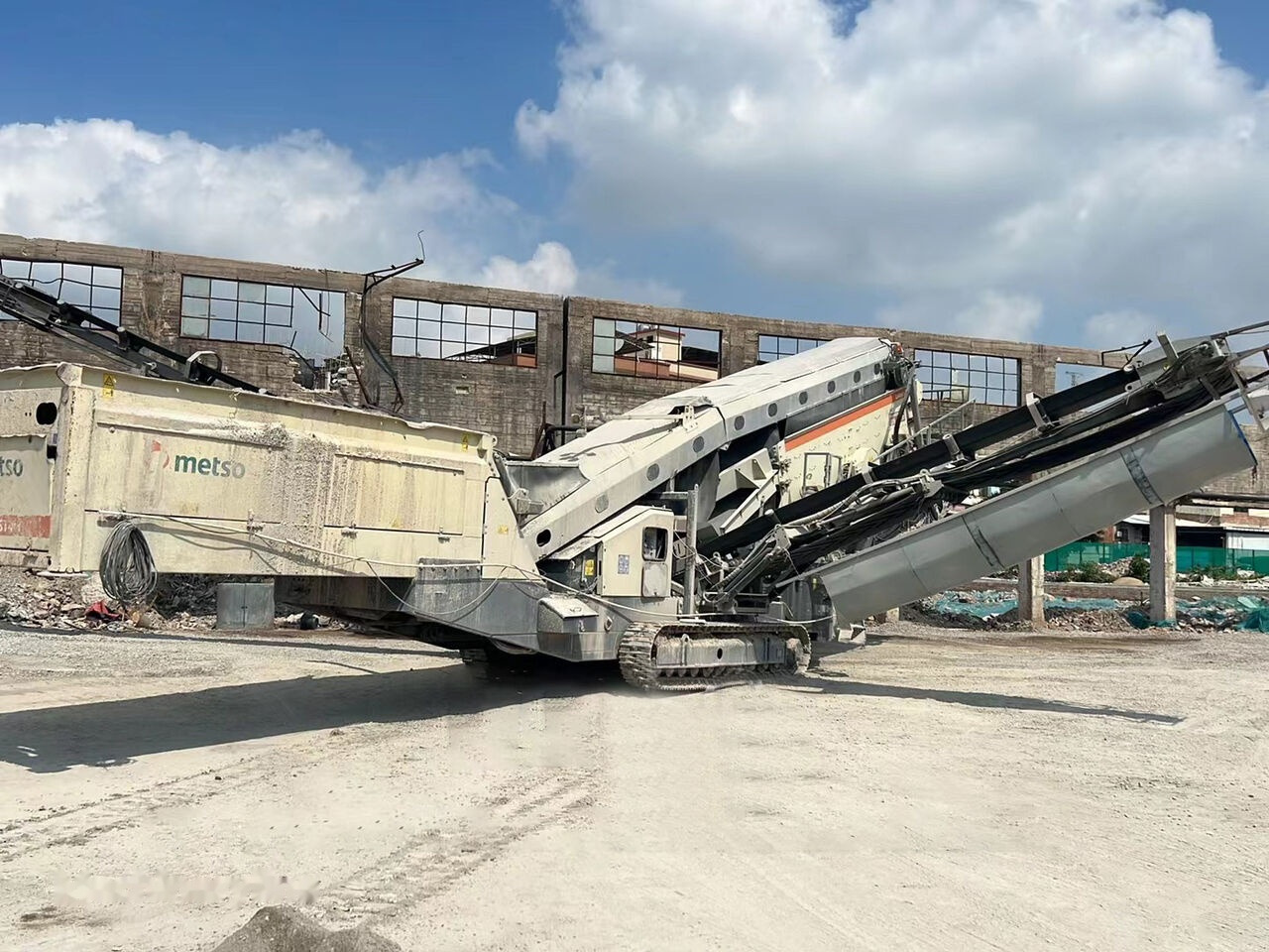Metso LOKOTRACK ST4.8 SCALPER STONE VIBRATING SCREEN - Mobile Brechanlage: das Bild 3 Metso LOKOTRACK ST4.8 SCALPER STONE VIBRATING SCREEN - Mobile Brechanlage: das Bild 3