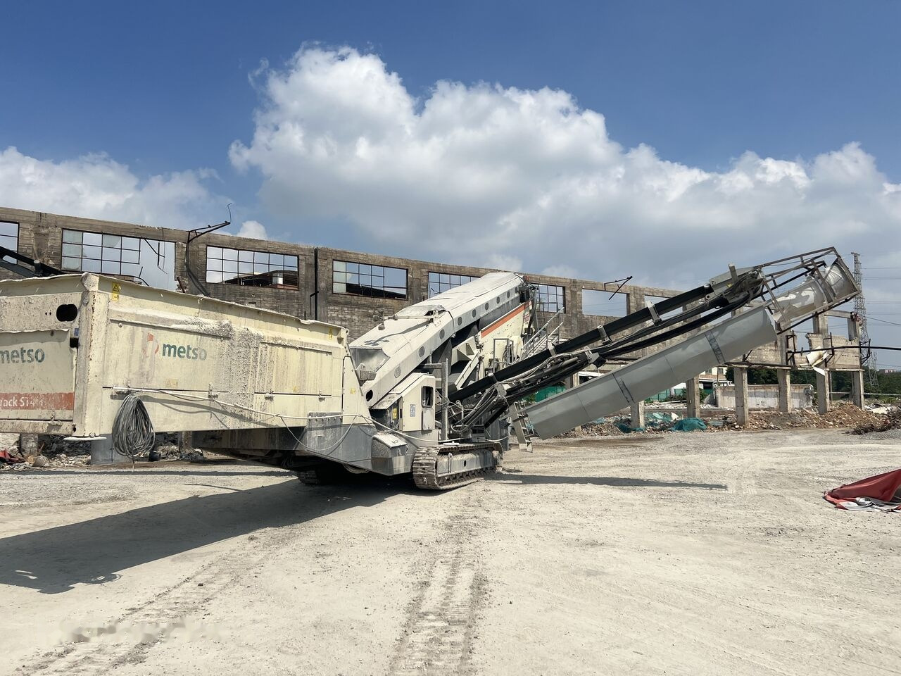 Metso LOKOTRACK ST4.8 SCALPER STONE VIBRATING SCREEN - Mobile Brechanlage: das Bild 1 Metso LOKOTRACK ST4.8 SCALPER STONE VIBRATING SCREEN - Mobile Brechanlage: das Bild 1