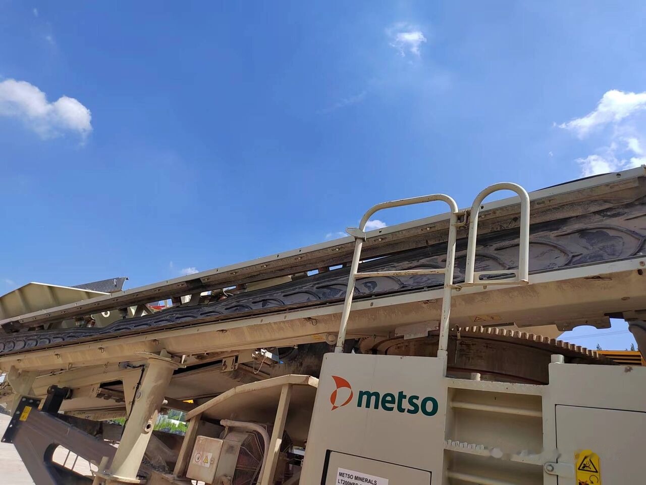 Metso Lokotrack LT200HPS MOBILE CONE CRUSHER WITH SCREEN - Mobile Brechanlage: das Bild 2 Metso Lokotrack LT200HPS MOBILE CONE CRUSHER WITH SCREEN - Mobile Brechanlage: das Bild 2