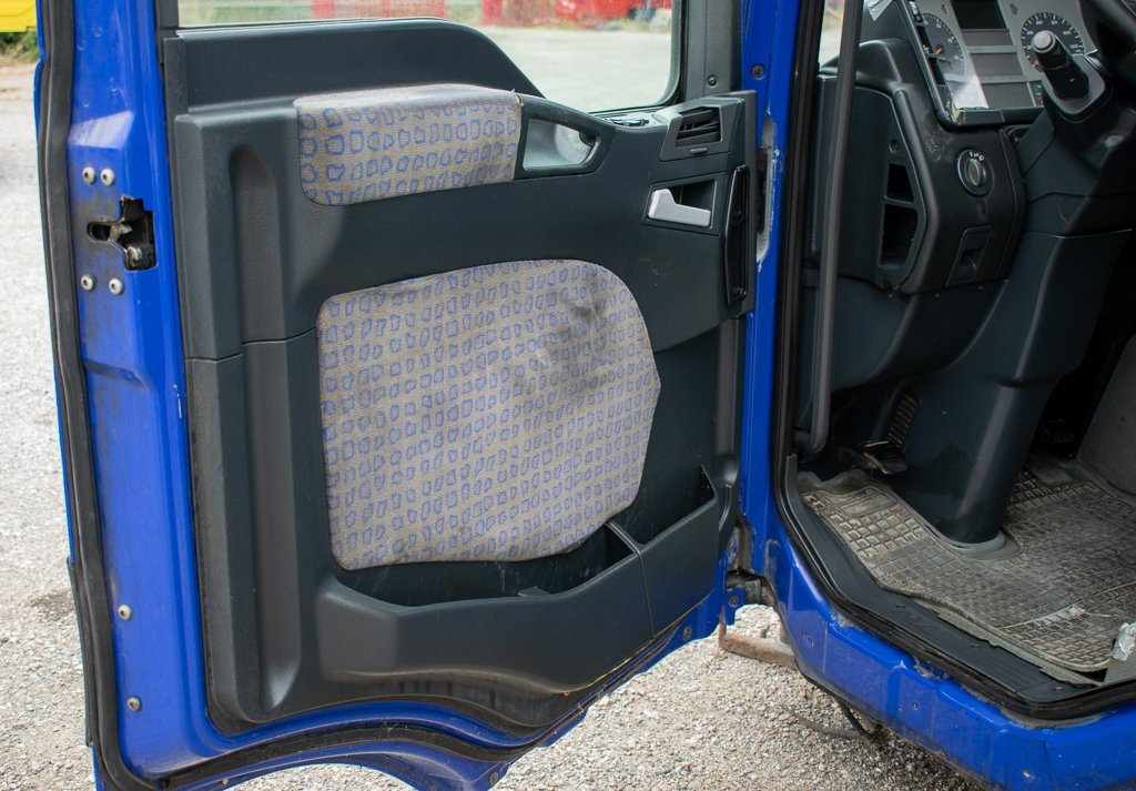 MAN TGA DOOR TRIM LEFT - DRIVER'S - Tür und Teile für LKW: das Bild 2 MAN TGA DOOR TRIM LEFT - DRIVER'S - Tür und Teile für LKW: das Bild 2
