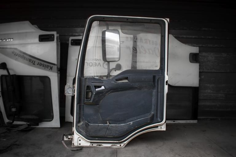 MAN TGA - PASSENGER - Tür und Teile für LKW: das Bild 2 MAN TGA - PASSENGER - Tür und Teile für LKW: das Bild 2