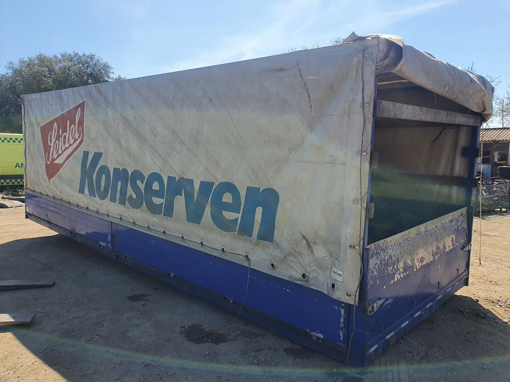 MEASUREMENTS - 7,15m - 2,47m - 2,30m - Planenaufbau: das Bild 2 MEASUREMENTS - 7,15m - 2,47m - 2,30m - Planenaufbau: das Bild 2