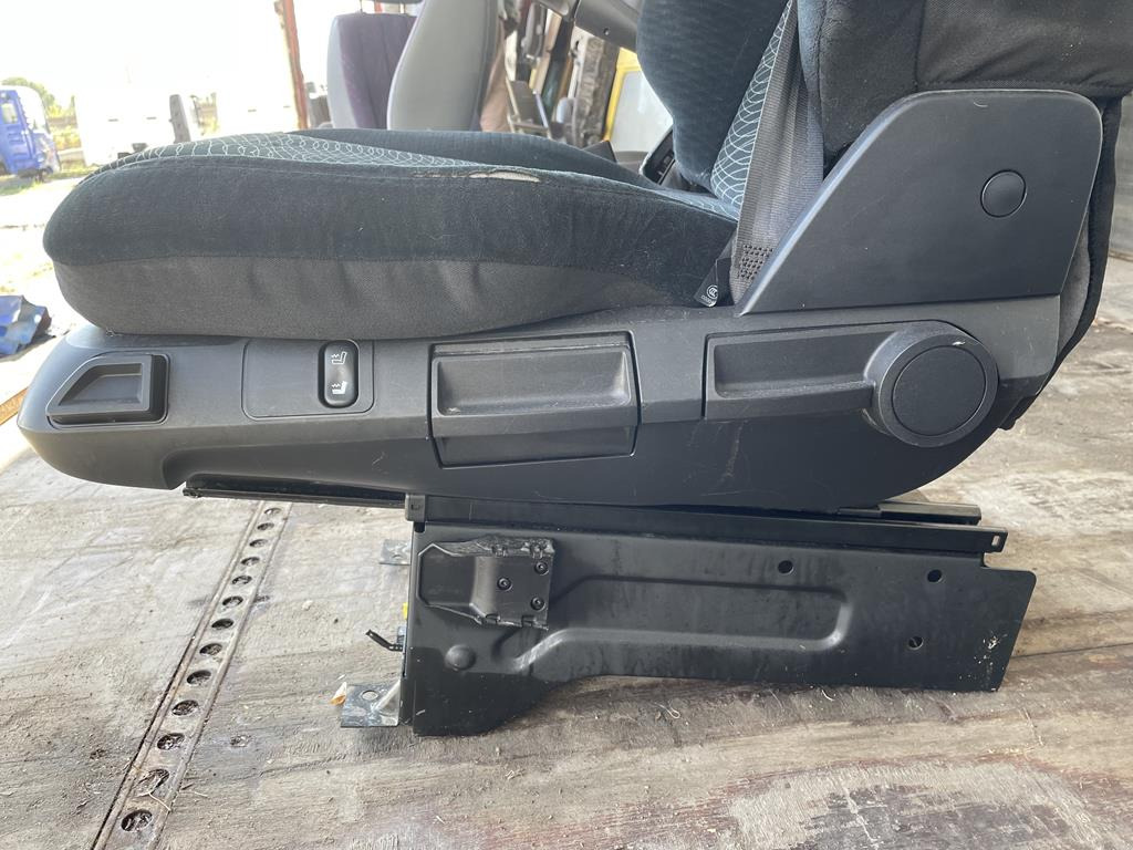 MERCEDES-BENZ ACTROS MP4 AIR DRIVER SEAT - Sitz für LKW: das Bild 3 MERCEDES-BENZ ACTROS MP4 AIR DRIVER SEAT - Sitz für LKW: das Bild 3