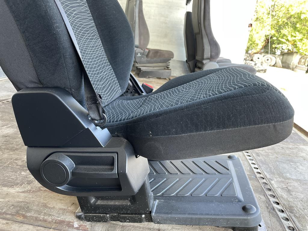 MERCEDES-BENZ ACTROS MP4 - PASSENGER - Sitz für LKW: das Bild 3 MERCEDES-BENZ ACTROS MP4 - PASSENGER - Sitz für LKW: das Bild 3