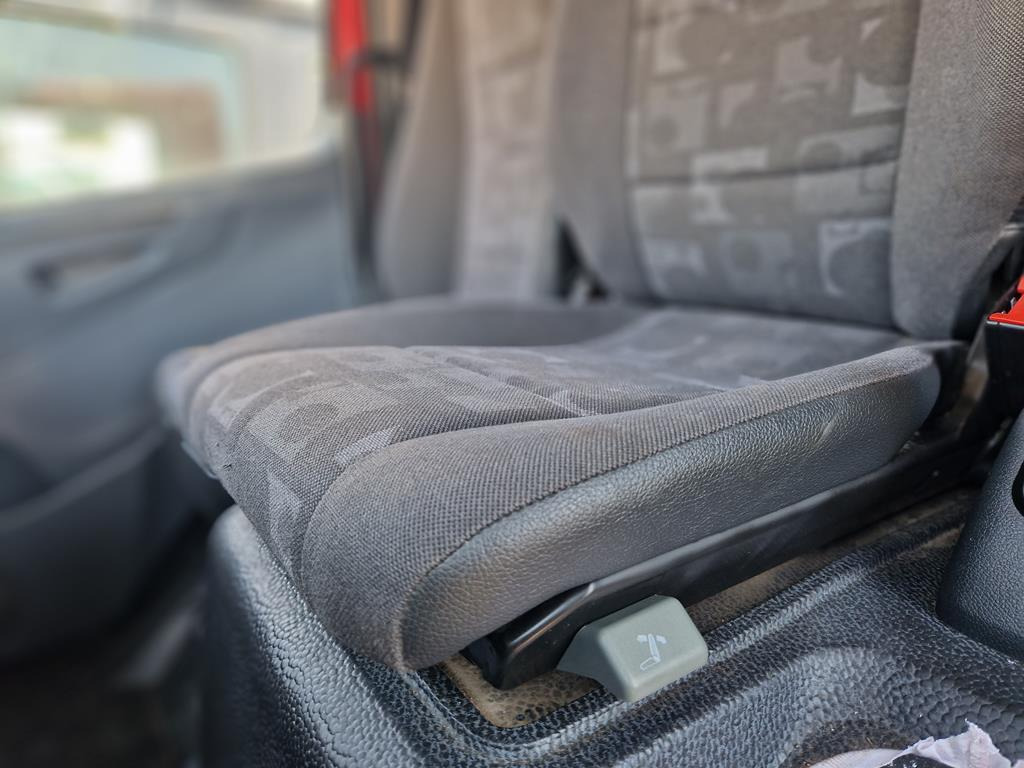 MERCEDES-BENZ ATEGO 2 - MIDDLE - Sitz für LKW: das Bild 3 MERCEDES-BENZ ATEGO 2 - MIDDLE - Sitz für LKW: das Bild 3