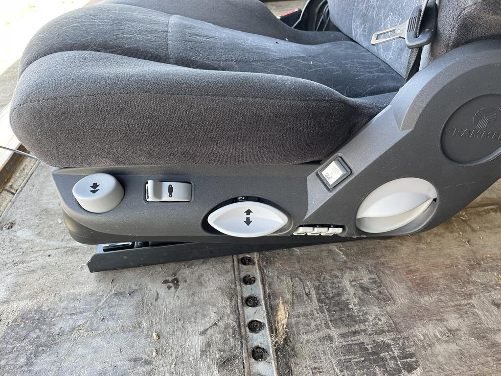 MERCEDES-BENZ ATEGO 3 AIR DRIVER SEAT - Sitz für LKW: das Bild 4 MERCEDES-BENZ ATEGO 3 AIR DRIVER SEAT - Sitz für LKW: das Bild 4