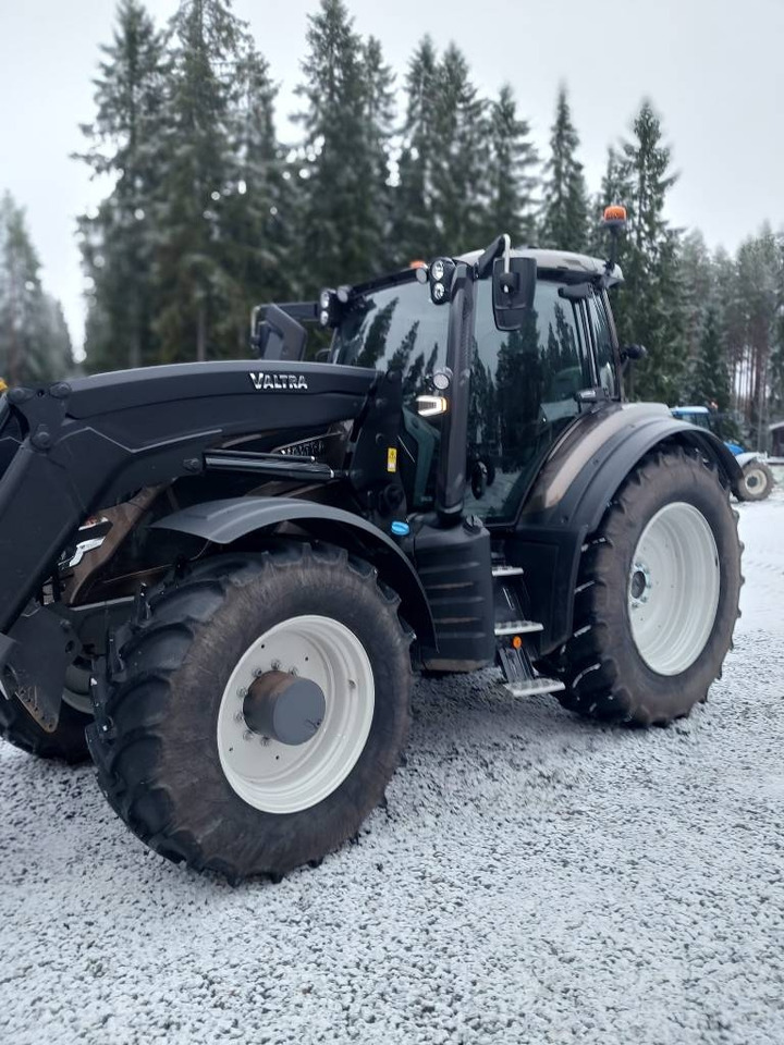 Valtra T 235 - Traktor: das Bild 1 Valtra T 235 - Traktor: das Bild 1