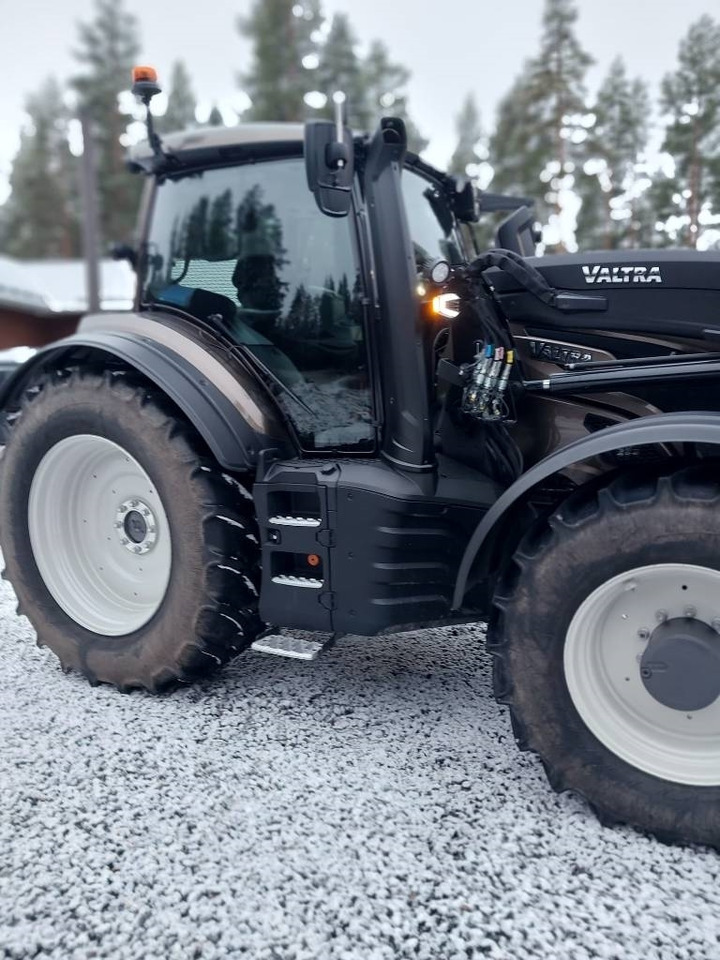 Valtra T 235 - Traktor: das Bild 3 Valtra T 235 - Traktor: das Bild 3