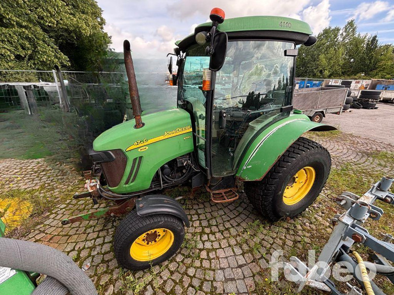 John Deere 4720 Kompakttraktor - Traktor: das Bild 1 John Deere 4720 Kompakttraktor - Traktor: das Bild 1