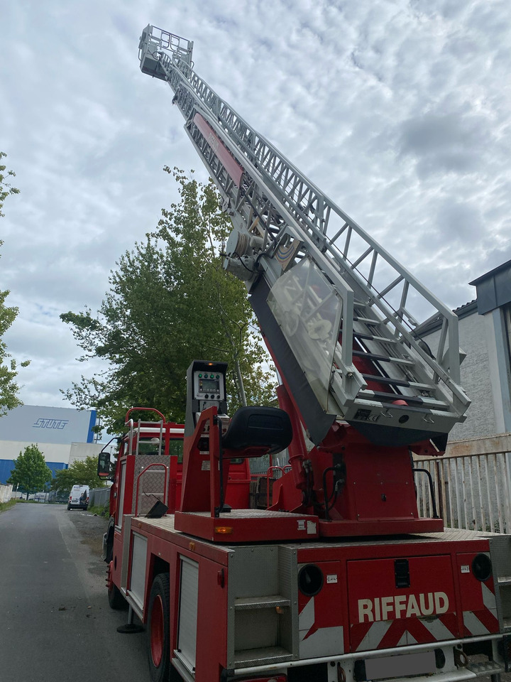 Renault Midliner M180 Drehleiter Feuerwehr EPSA23.5 1999 - LKW mit Arbeitsbühne: das Bild 1 Renault Midliner M180 Drehleiter Feuerwehr EPSA23.5 1999 - LKW mit Arbeitsbühne: das Bild 1