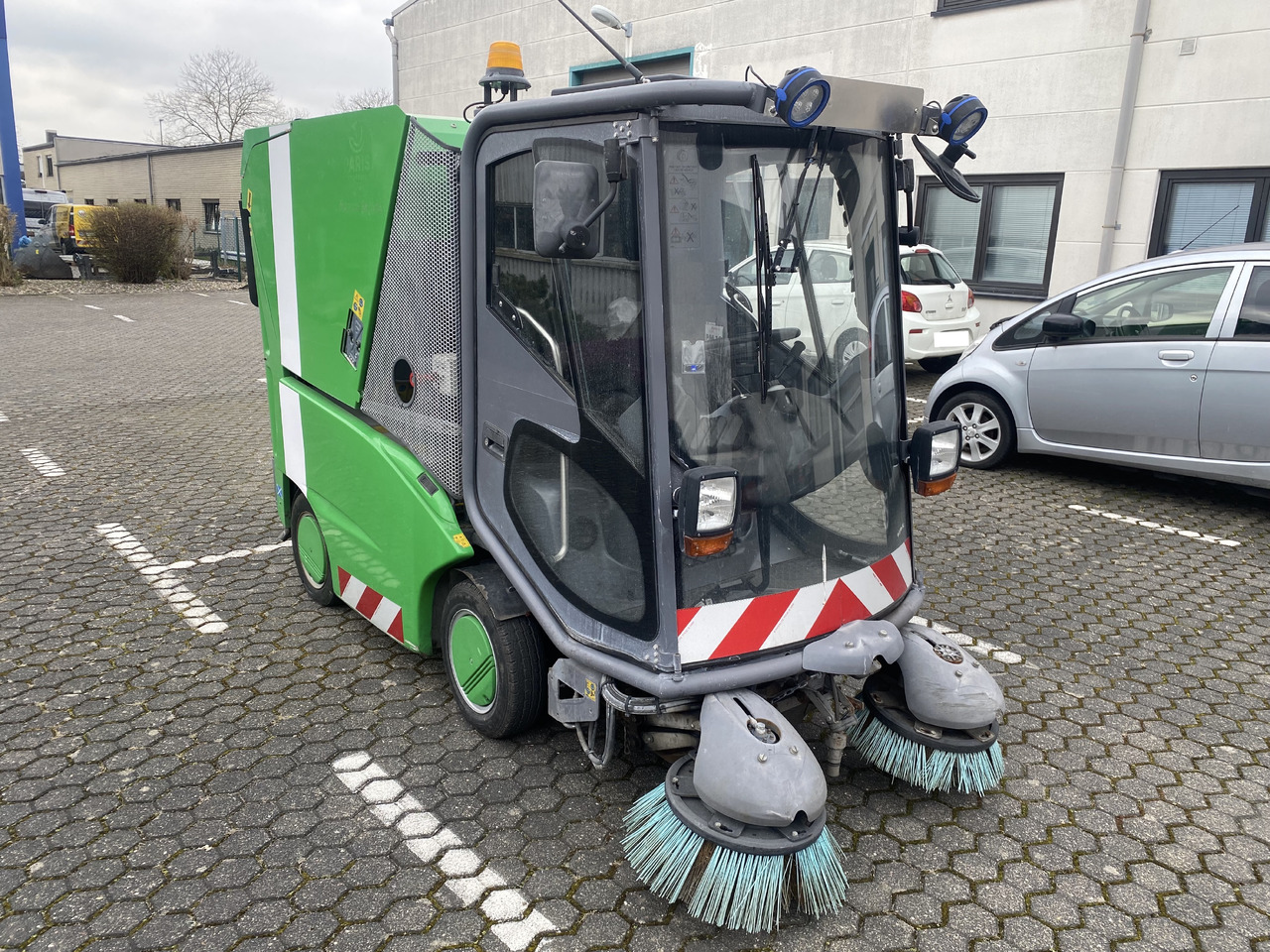 TENNANT Green Machines 500 ZE electric 500 ZE - Kehrmaschine: das Bild 2 TENNANT Green Machines 500 ZE electric 500 ZE - Kehrmaschine: das Bild 2