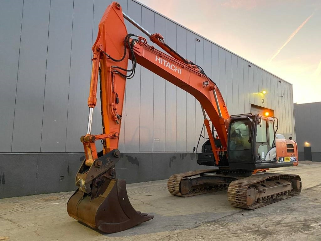 Hitachi ZX 250 LC-6 (GPS Prepared) - Kettenbagger: das Bild 2 Hitachi ZX 250 LC-6 (GPS Prepared) - Kettenbagger: das Bild 2