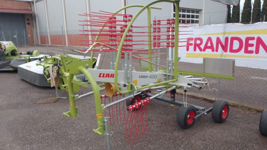 Claas Liner 420 - Heuwender/ Wenderechen: das Bild 4 Claas Liner 420 - Heuwender/ Wenderechen: das Bild 4