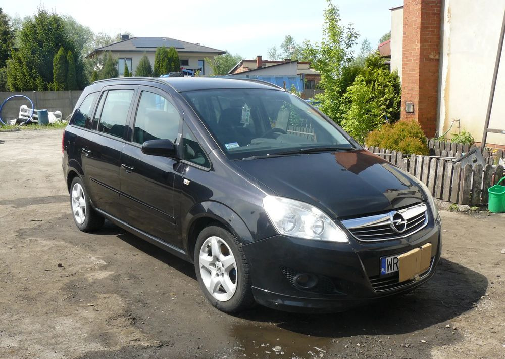 Opel Zafira 1.9 CDTI Cosmo - SUV/ Geländewagen: das Bild 2 Opel Zafira 1.9 CDTI Cosmo - SUV/ Geländewagen: das Bild 2