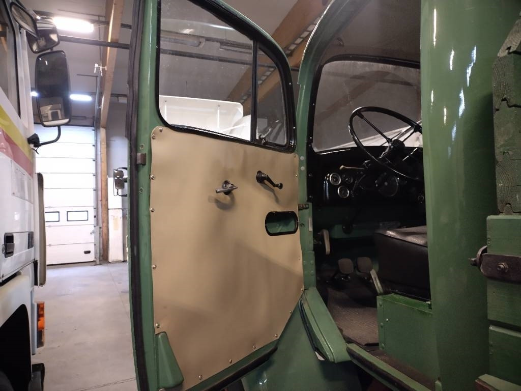 Mercedes-Benz 4x4 Kippilava,museo rekisterissä - Kipper: das Bild 5 Mercedes-Benz 4x4 Kippilava,museo rekisterissä - Kipper: das Bild 5