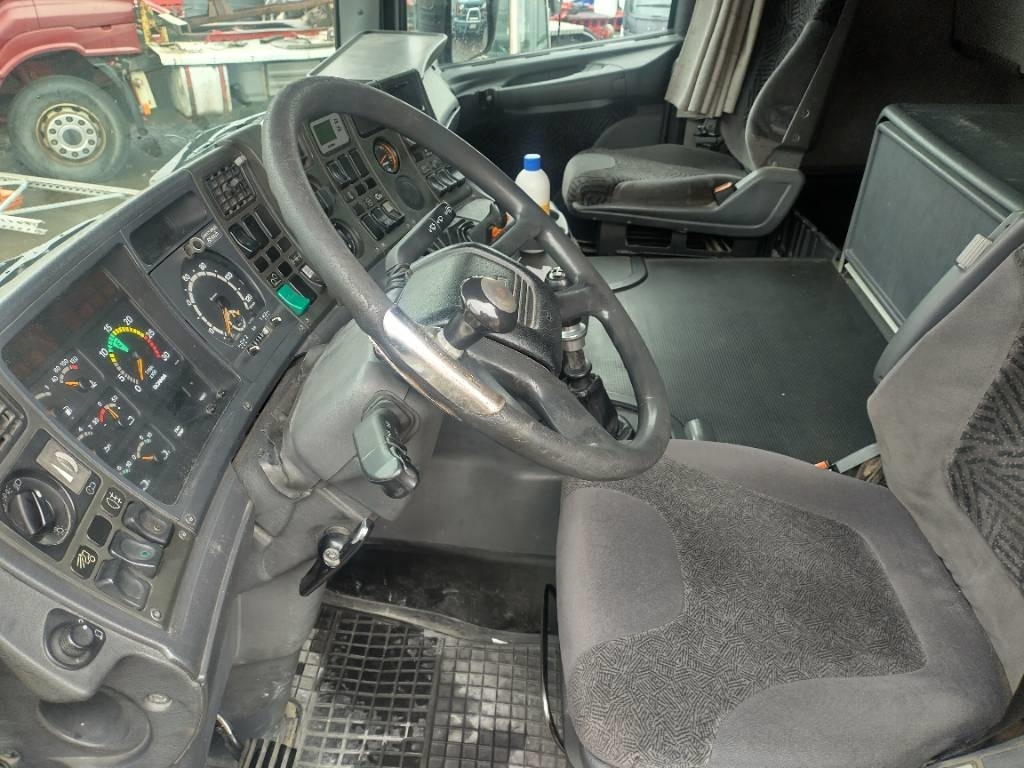 Scania R164 6x2 vetoauto,täysilma,manuaali - Sattelzugmaschine: das Bild 5 Scania R164 6x2 vetoauto,täysilma,manuaali - Sattelzugmaschine: das Bild 5